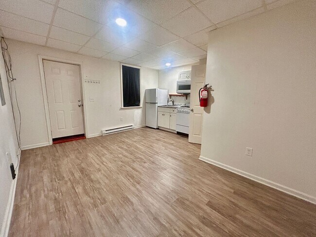 Building Photo - 152 Walnut St