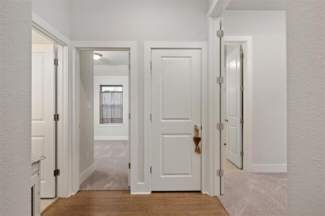 Building Photo - 418 Raleigh Dr