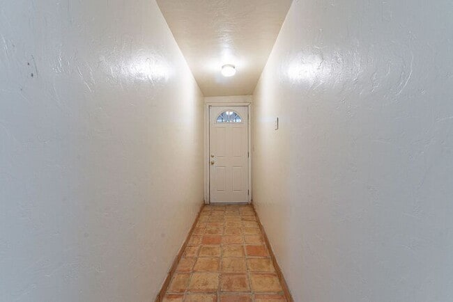 Building Photo - Centrally Located 4-Bed, 2-Bath Tucson Rental – Near U of A