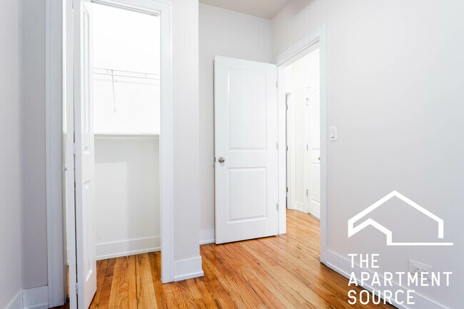 Building Photo - 625 W Melrose St