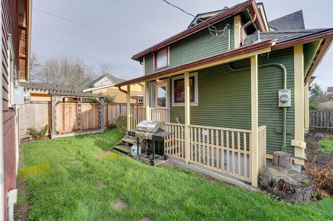 Building Photo - 2323 Elizabeth St