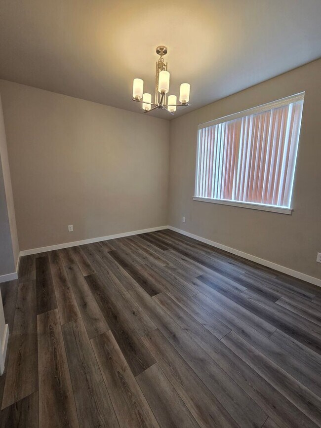 Building Photo - 2524 Jacaranda Ave