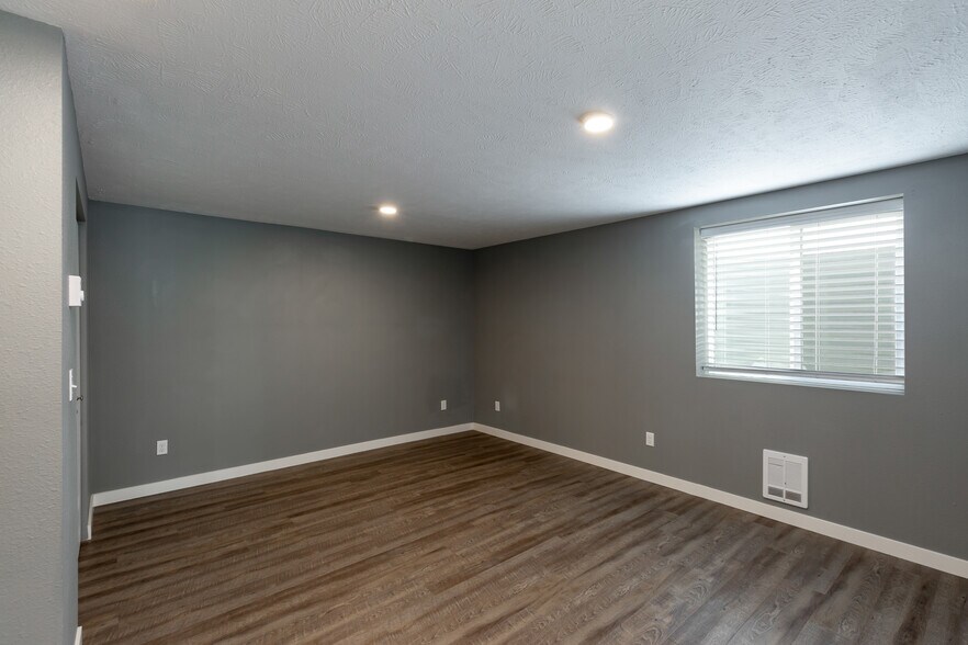 Building Photo - 3507 E 57th Ave