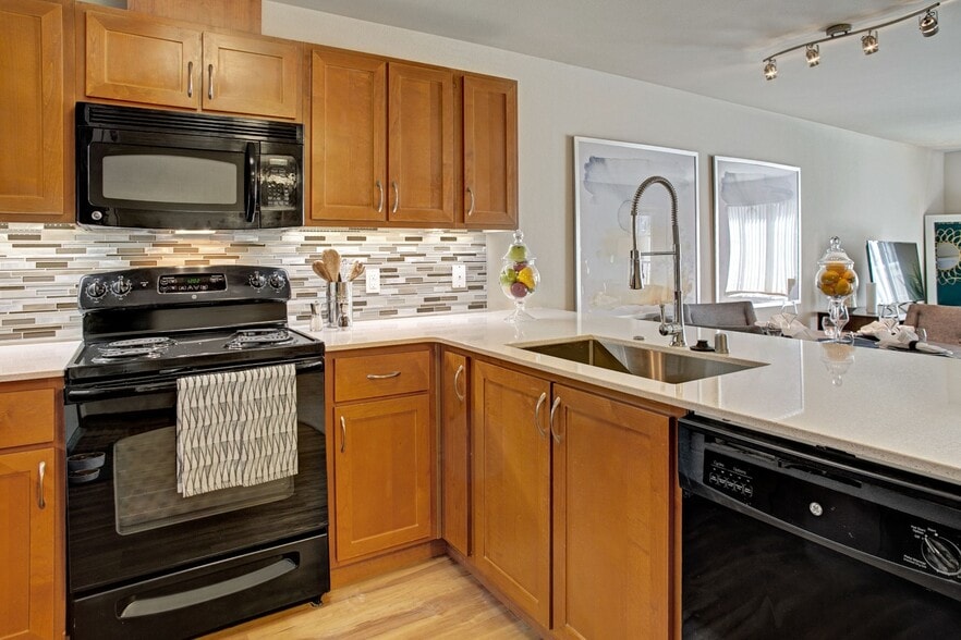 Building Photo - Echo Lake Apartments