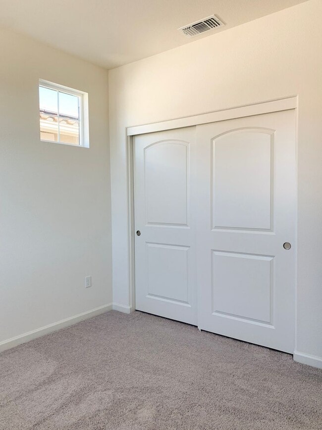 Building Photo - 2025 Built 3/2.5 in Hollister