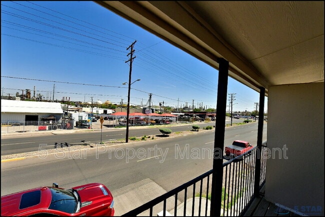Building Photo - 6806 Alameda Ave
