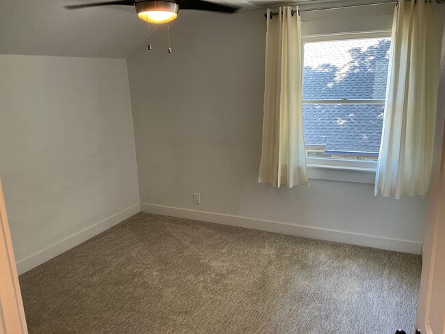 Building Photo - Beautiful 4 Bedroom 2 Bath Home in Old Tow...