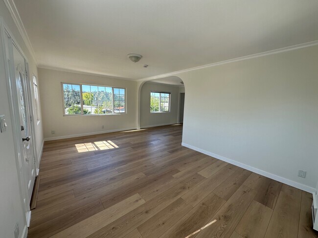 Building Photo - 3513 Loosmore St