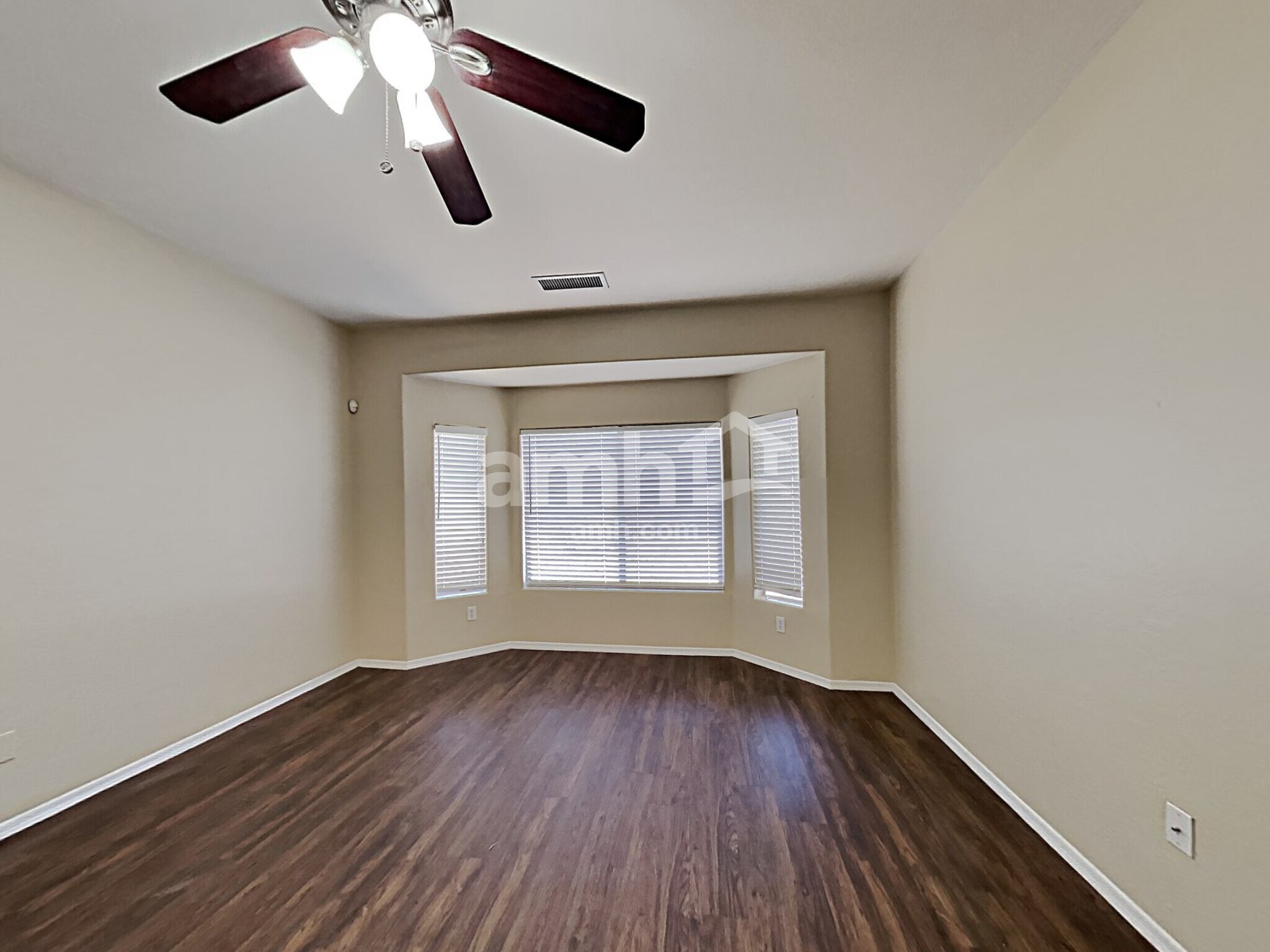 Building Photo - 5526 W Pecan Rd