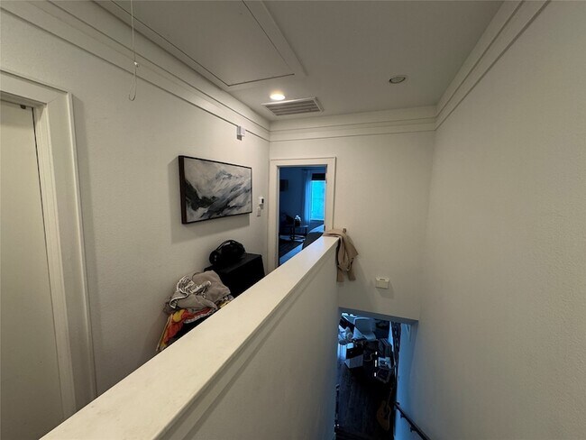 Building Photo - 5707 Schuler St