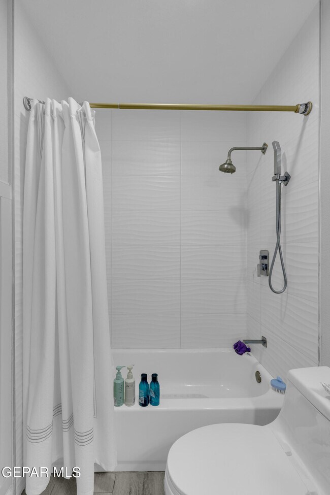 Building Photo - 9913 Album Ave