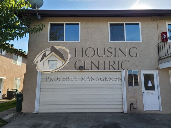 Building Photo - 9013 Montoya St