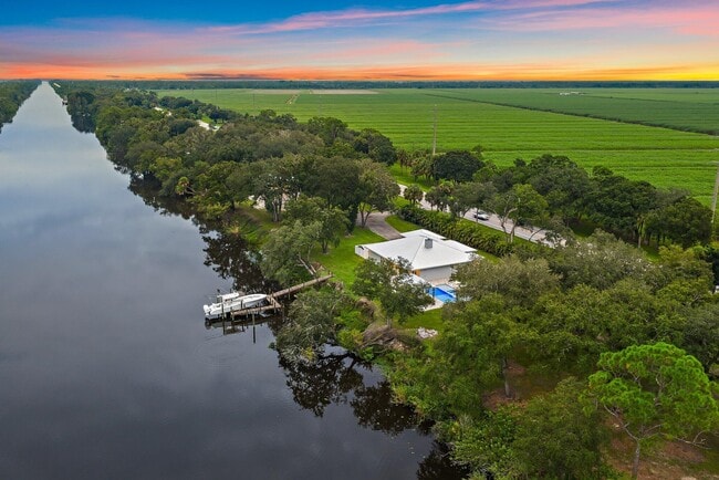 Building Photo - 12955 SW Kanner Hwy