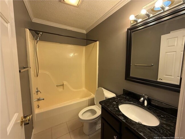 Building Photo - 995 Greenbriar Dr