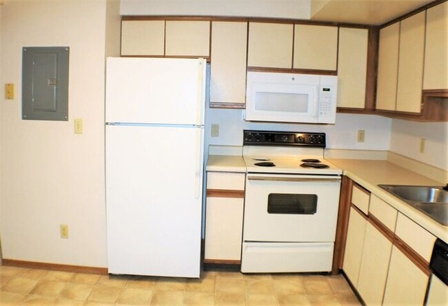 Building Photo - $1,125 | 2 Bedroom, 1 Bathroom 2nd Floor Condo | Pet Friendly* | Available for an August 1st, 202...
