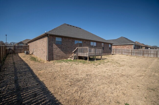 Building Photo - Stunning 3 bedroom, 2 bathroom Home available in Prairie Grove!