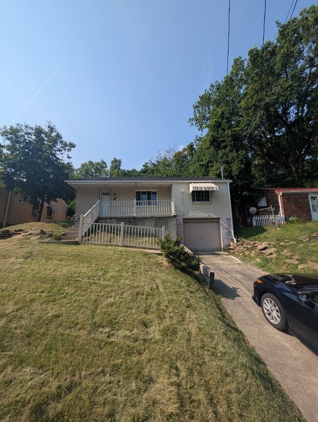 Building Photo - Newly Renovated 3Bd/2Bath Home with Bonus Room -- Available NOW!