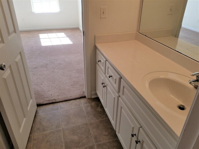 Building Photo - 211 Sunview Drive