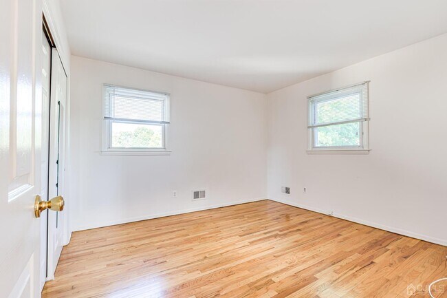 Building Photo - 57 Forrest St
