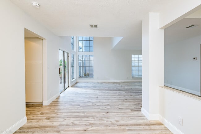 Building Photo - 5080 Point Alexis