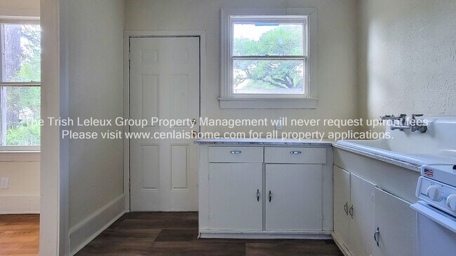 Building Photo - ** Large 1/1 ready now**