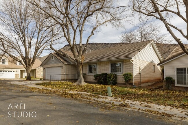 Building Photo - 4 Bedroom 2.5 Bath Home in Creekside Village