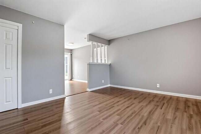 Building Photo - 2405 Parker Cir