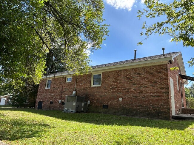 Building Photo - 3904 Anwood Dr