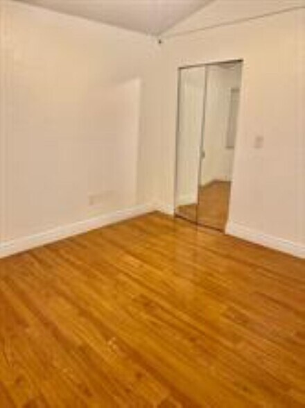 Building Photo - 2810 N Oakland Forest Dr