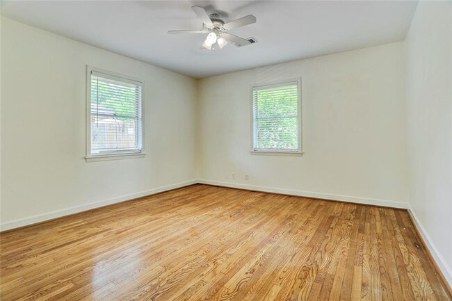 Building Photo - 9829 Larston St