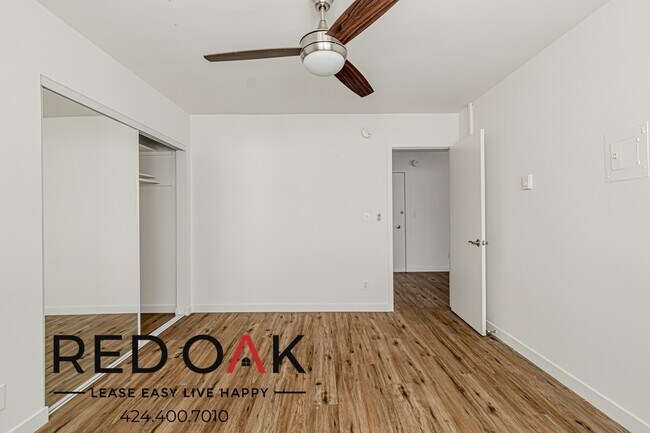 Building Photo - 410-414 Manhattan Pl