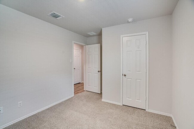Building Photo - 521 Anconia Ct