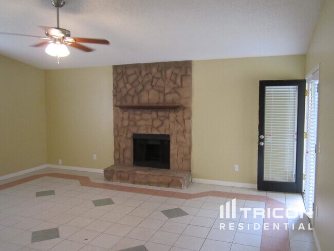 Building Photo - 1702 Sandy Hollow Loop