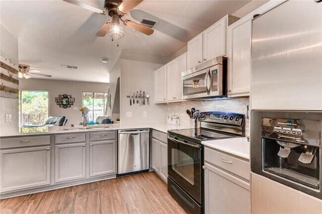 Building Photo - 10505 Garbacz Dr