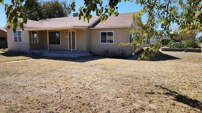 Building Photo - 800 S Elgin Ave