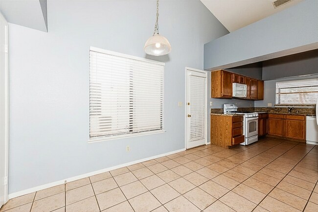 Building Photo - 1780 Yellowwood Dr