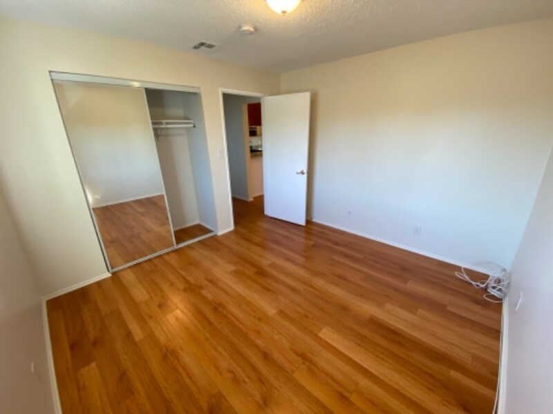 Building Photo - 606 S Everett St