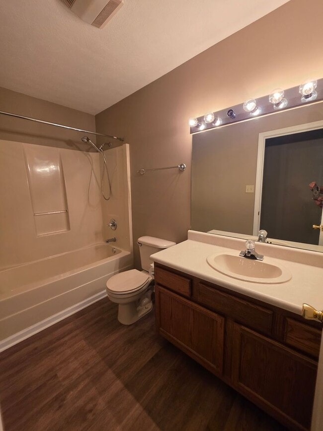 Building Photo - 1012 Willow Creek Cir