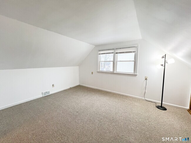 Building Photo - 458 Meadowside Rd