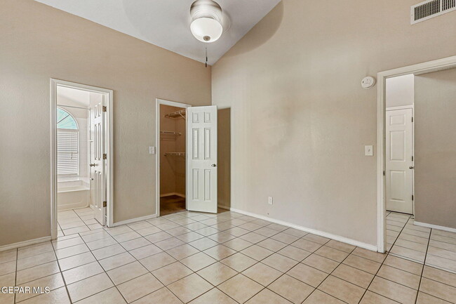 Building Photo - 11781 Jennifer Dr