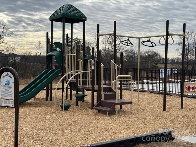 Building Photo - 3062 Weddington Pointe Dr