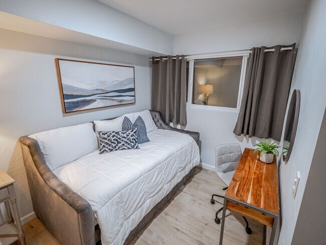 Building Photo - Fully Furnished Minutes from the Beach Newly Remodeled 2 Bedroom Move in Ready!