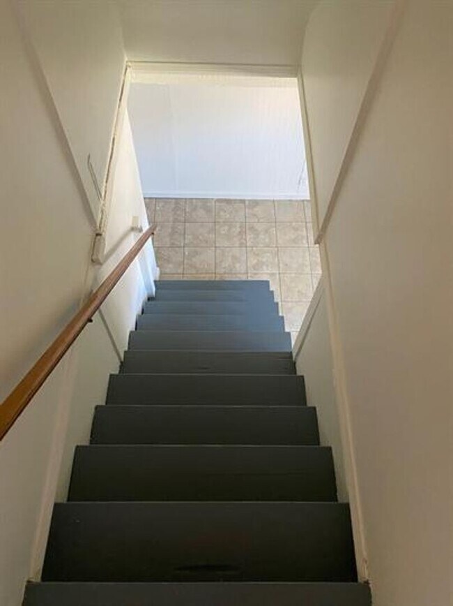 Building Photo - Two Bedroom Home