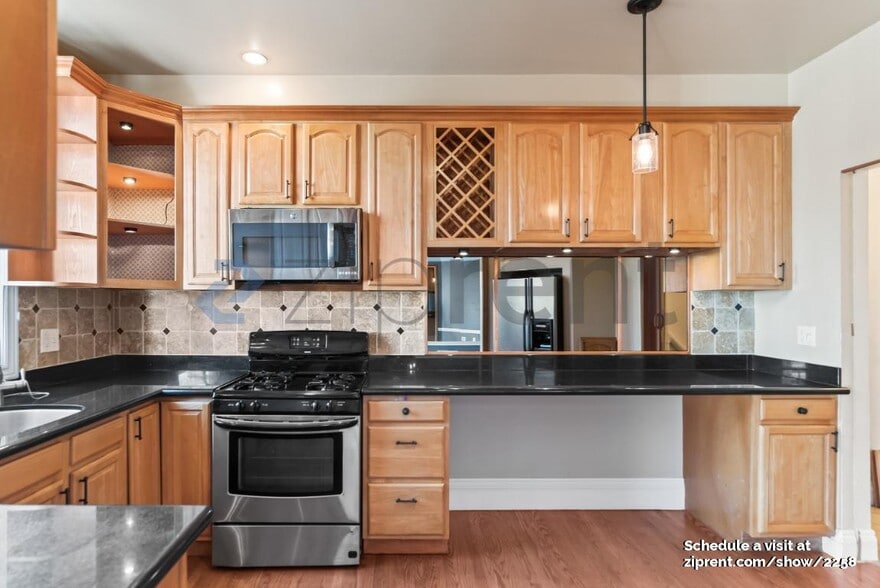 Building Photo - 1701 Grove St