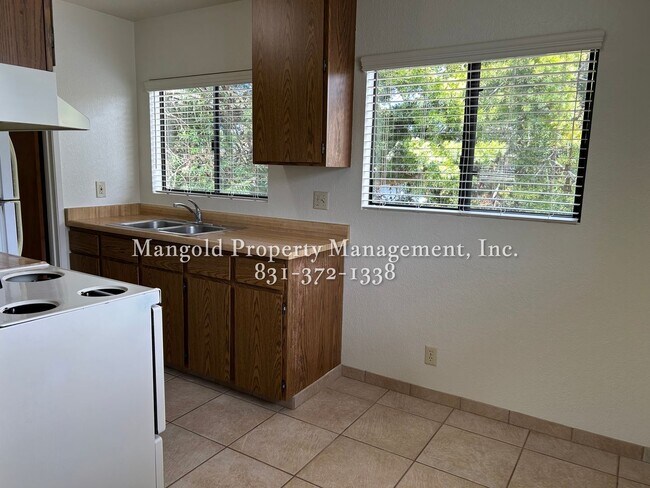 Building Photo - Charming 2-Bed, 1.5-Bath  Multi-Level Home...