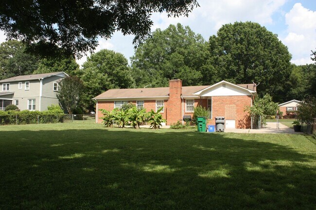 Building Photo - Charming 3BR House in Charlotte