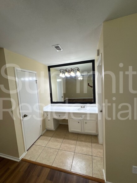 Building Photo - 7214 Foxbend Ln