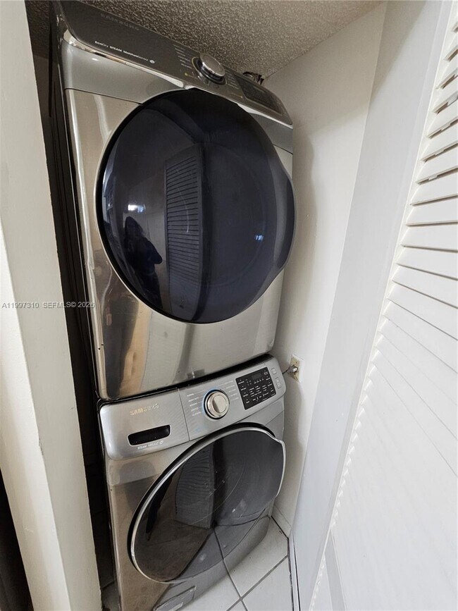 Building Photo - 9781 SW 138th Ave