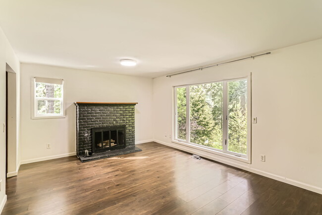 Building Photo - 1759 Marylhurst Dr