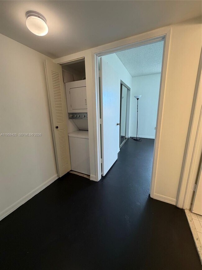 Building Photo - 551 NW 82nd Ave